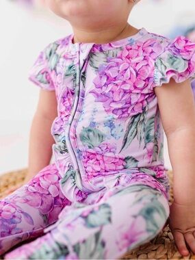 Bums&Roses Ruffle Zipper Romper - Cap Sleeves
Collection:You Had Me At Hydrangea